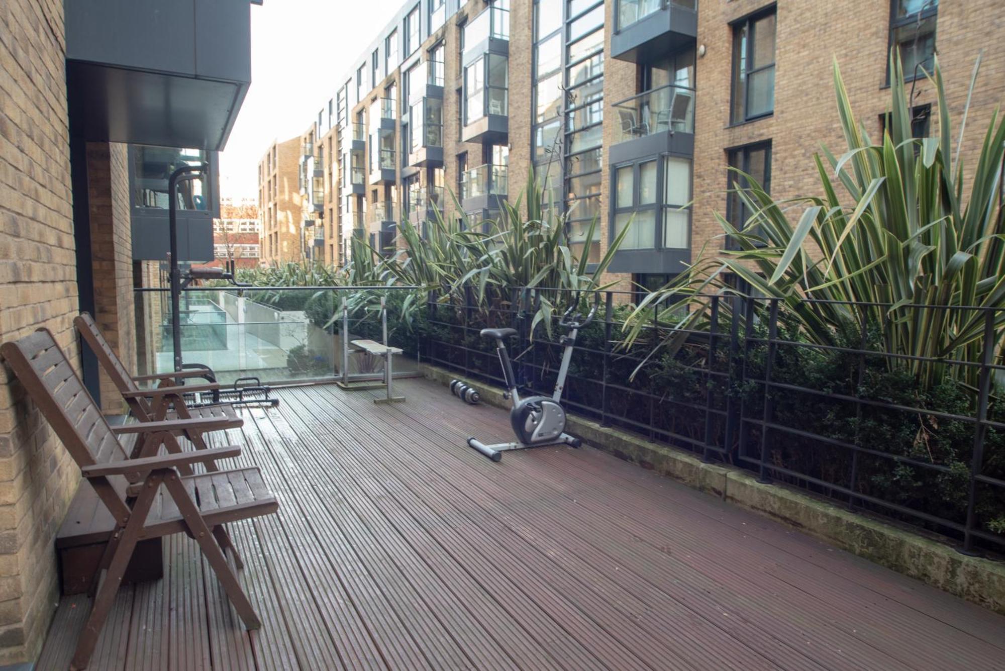 Spacious 1 Bed Apartment With Workspace, Coffee & Free Secure Parking เบอร์มิงแฮม ภายนอก รูปภาพ