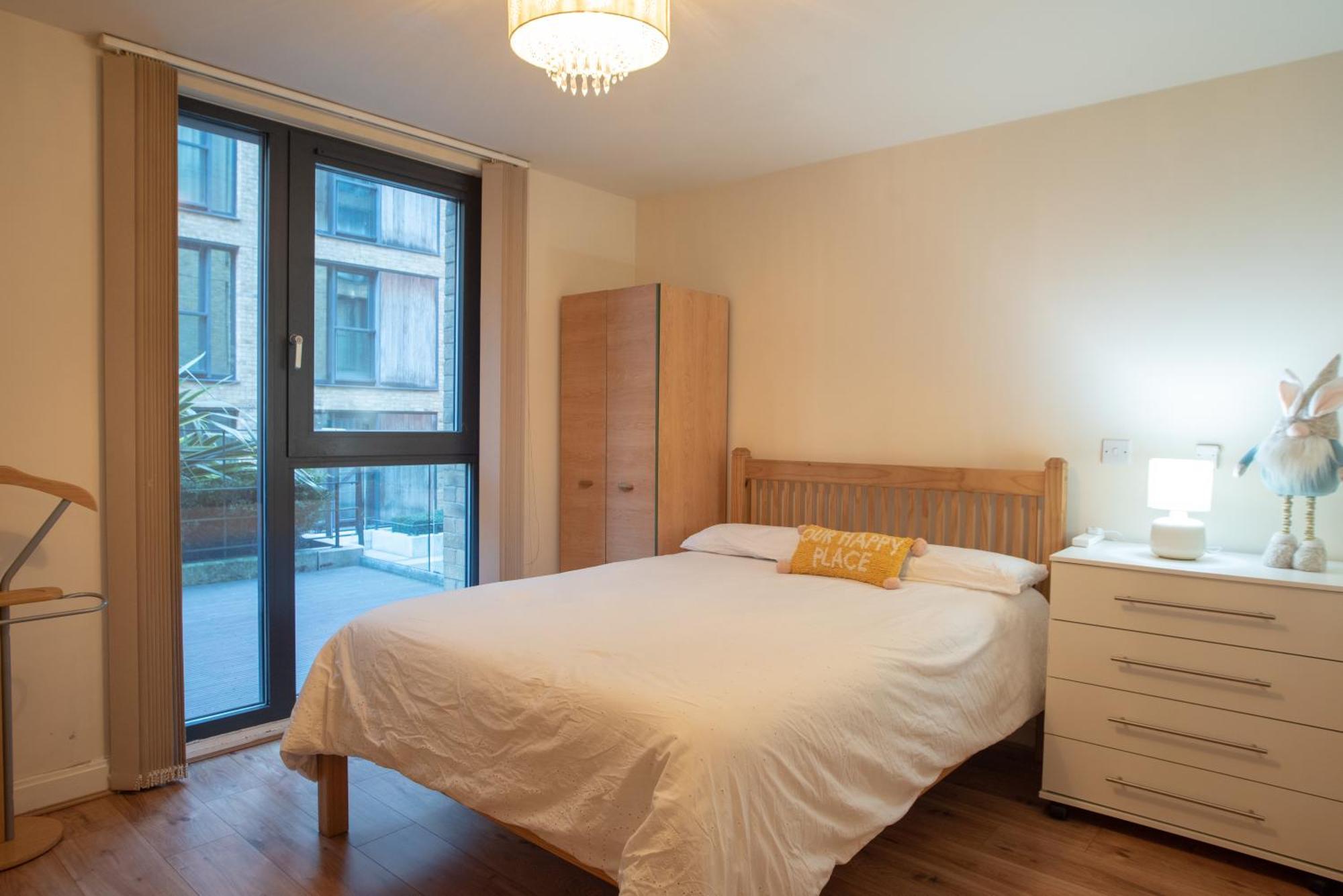 Spacious 1 Bed Apartment With Workspace, Coffee & Free Secure Parking เบอร์มิงแฮม ภายนอก รูปภาพ