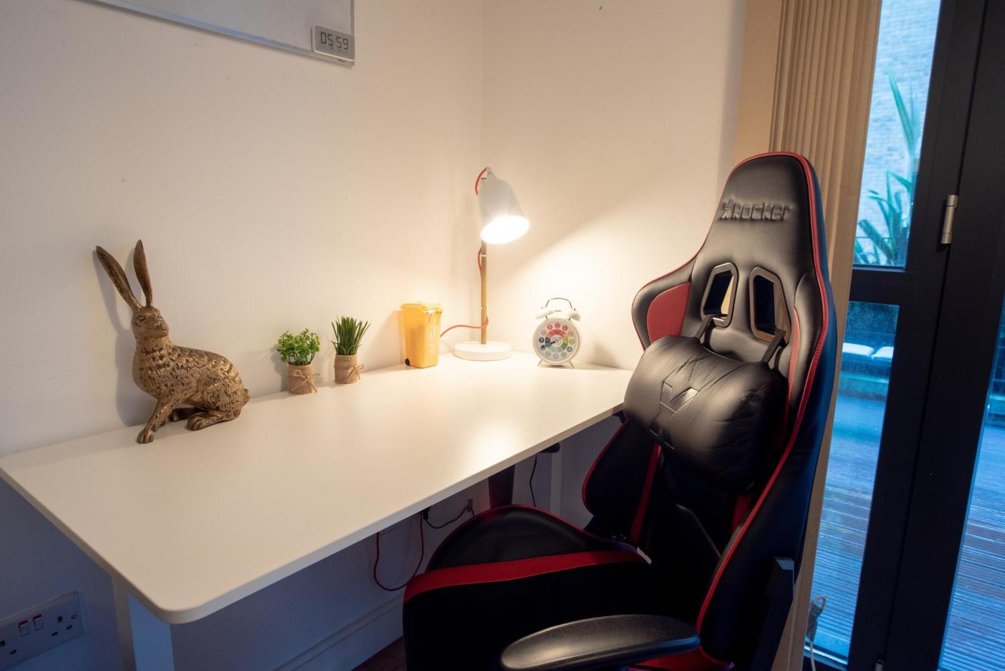 Spacious 1 Bed Apartment With Workspace, Coffee & Free Secure Parking เบอร์มิงแฮม ภายนอก รูปภาพ