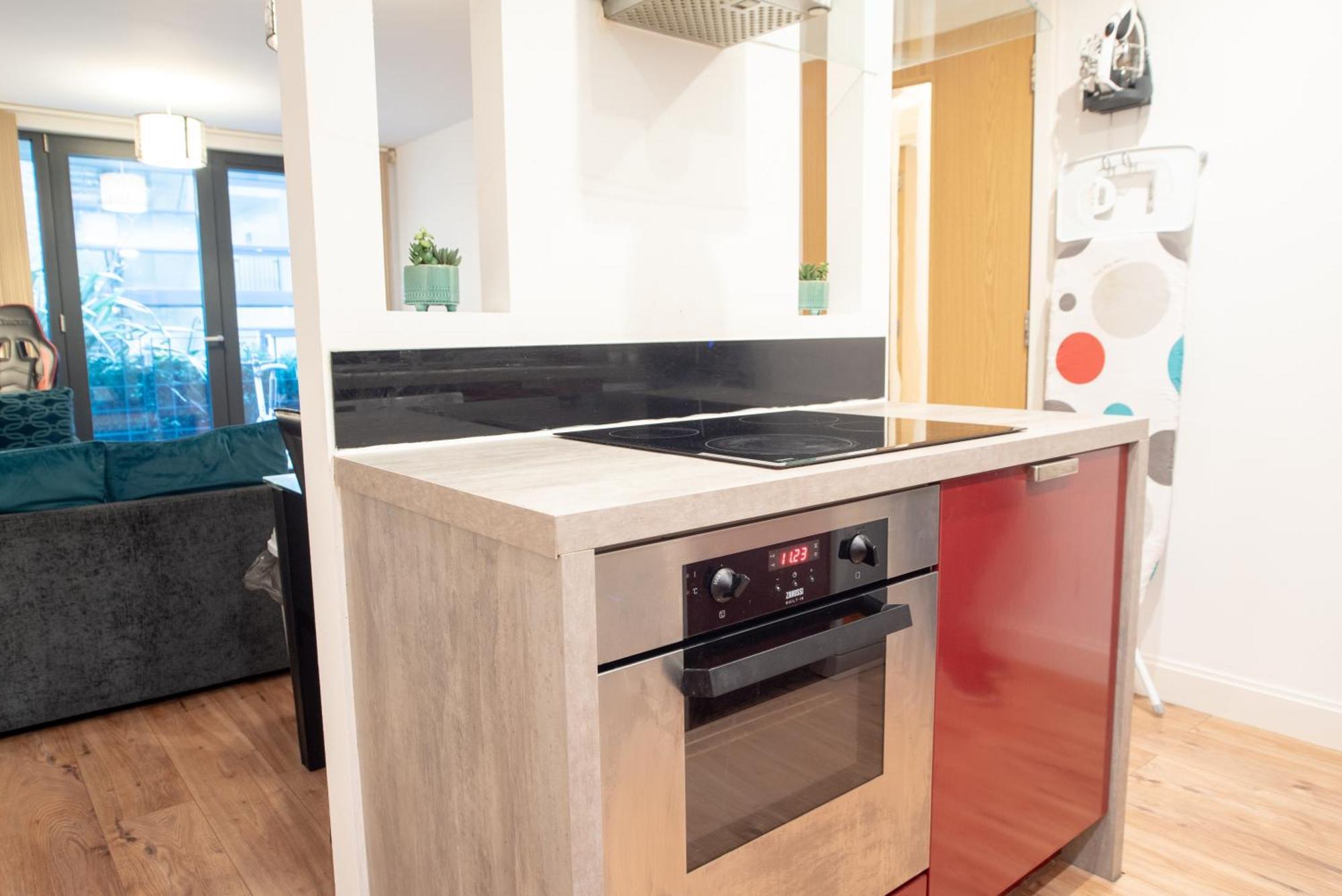 Spacious 1 Bed Apartment With Workspace, Coffee & Free Secure Parking เบอร์มิงแฮม ภายนอก รูปภาพ