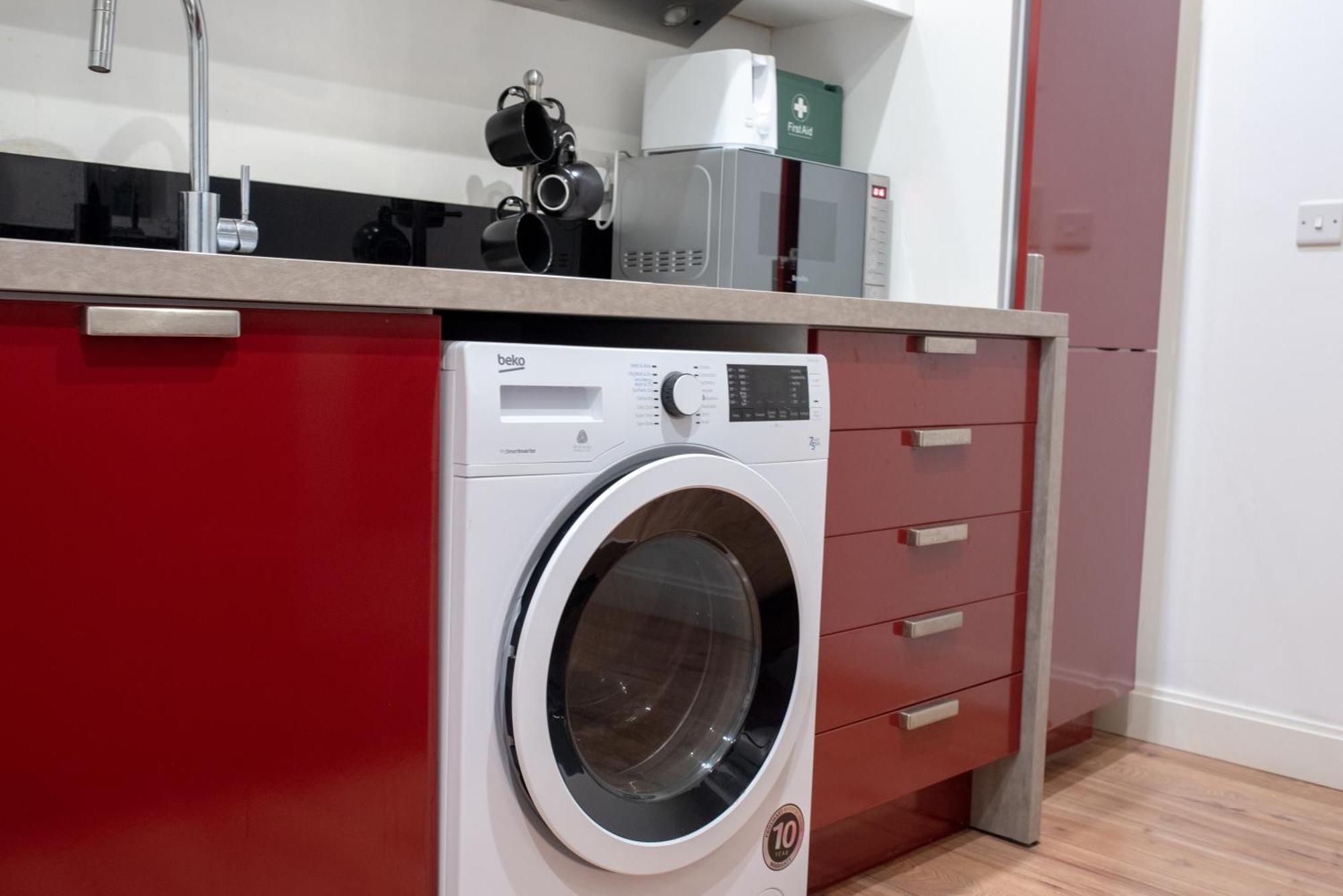 Spacious 1 Bed Apartment With Workspace, Coffee & Free Secure Parking เบอร์มิงแฮม ภายนอก รูปภาพ