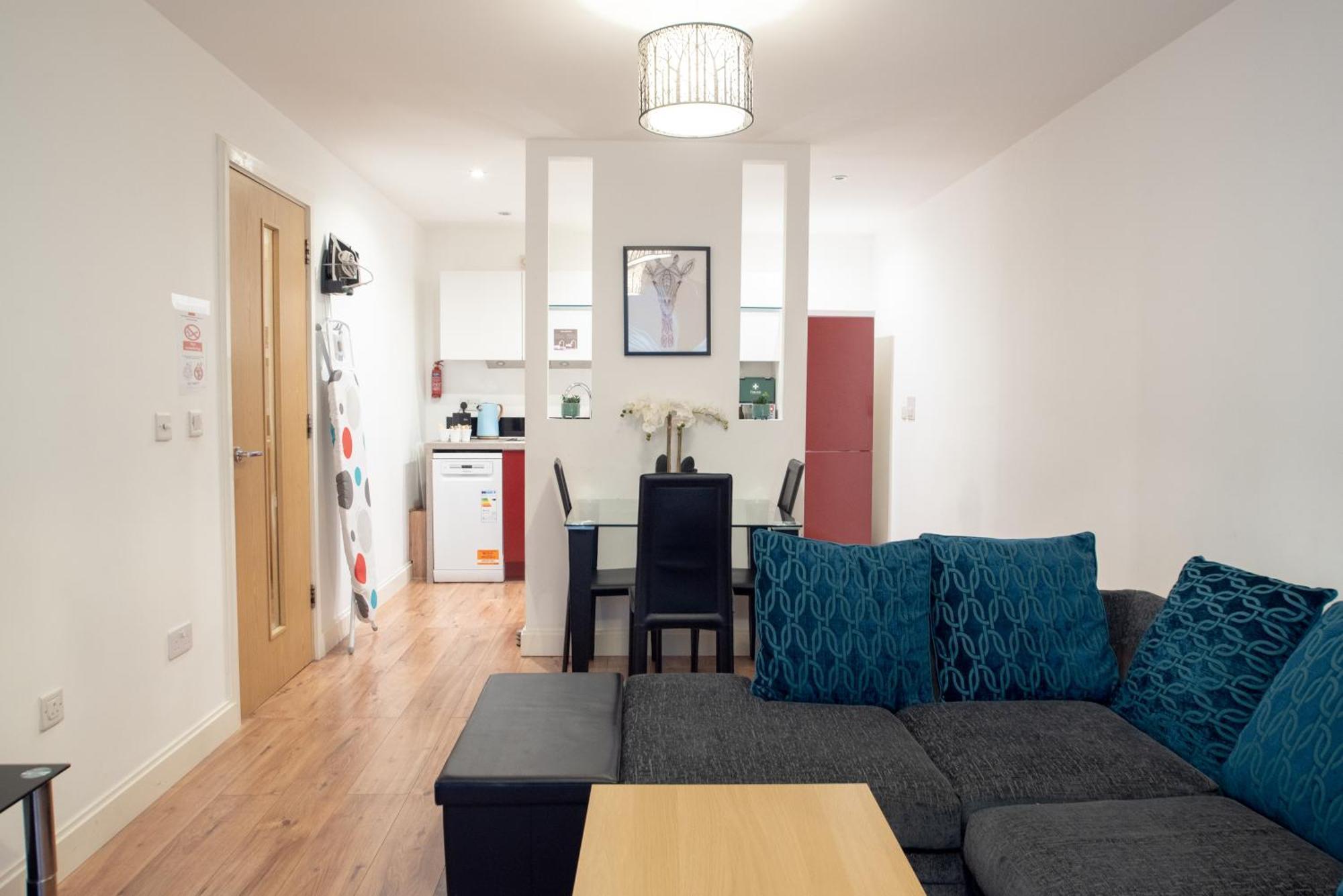 Spacious 1 Bed Apartment With Workspace, Coffee & Free Secure Parking เบอร์มิงแฮม ภายนอก รูปภาพ