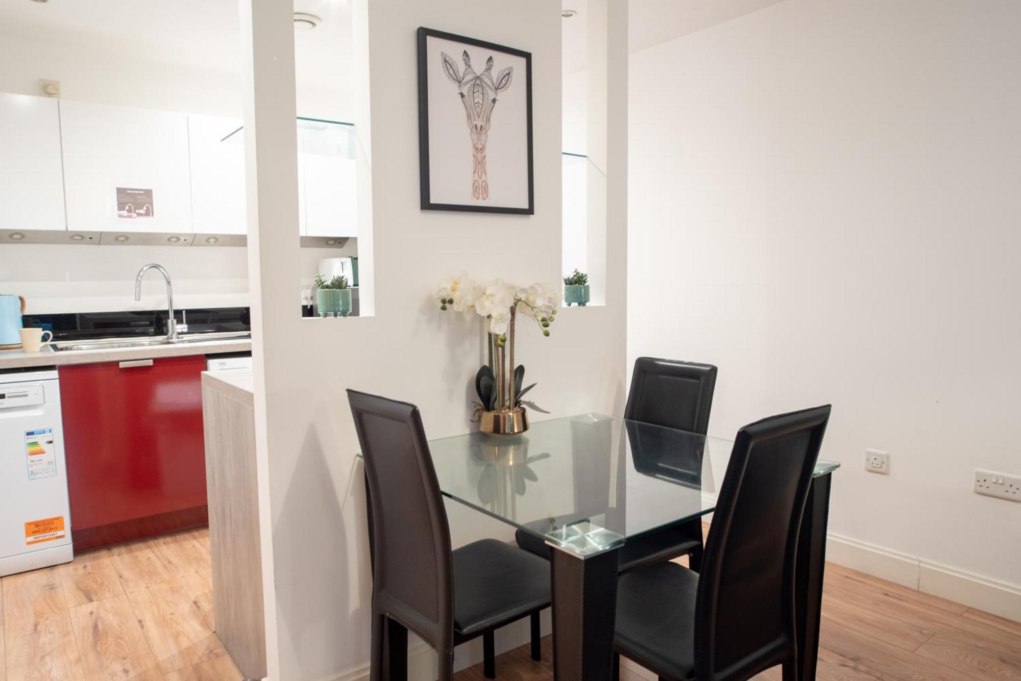 Spacious 1 Bed Apartment With Workspace, Coffee & Free Secure Parking เบอร์มิงแฮม ภายนอก รูปภาพ
